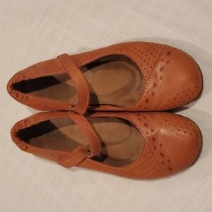 Taos tan/orange Mary Jane woman's shoes size EU 38/ US 7